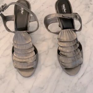 Mossimo Petal Shoe Wedge Gray Silver 8.5